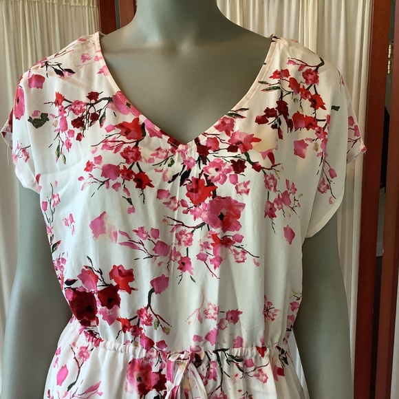 Magnolia Boutique Lined Sundress Cinched Waist V-Neck Rose Pattern NWT Small - Picture 2 of 10